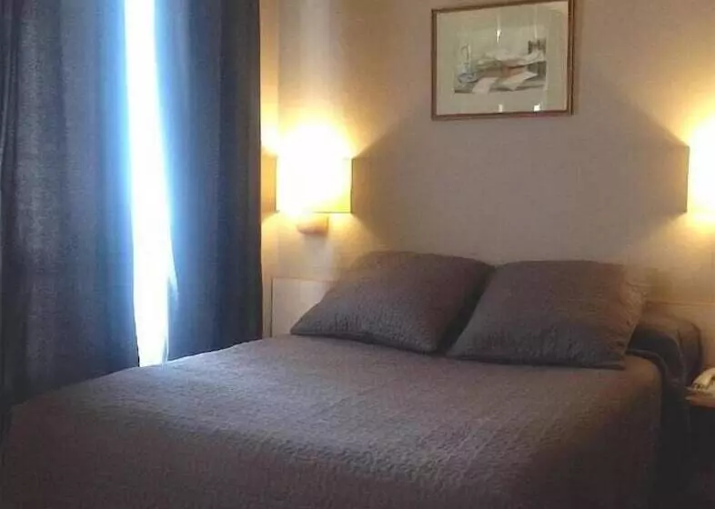 Hotelli Hôtel Paris Vésinet  Logis Hôtel Restaurant