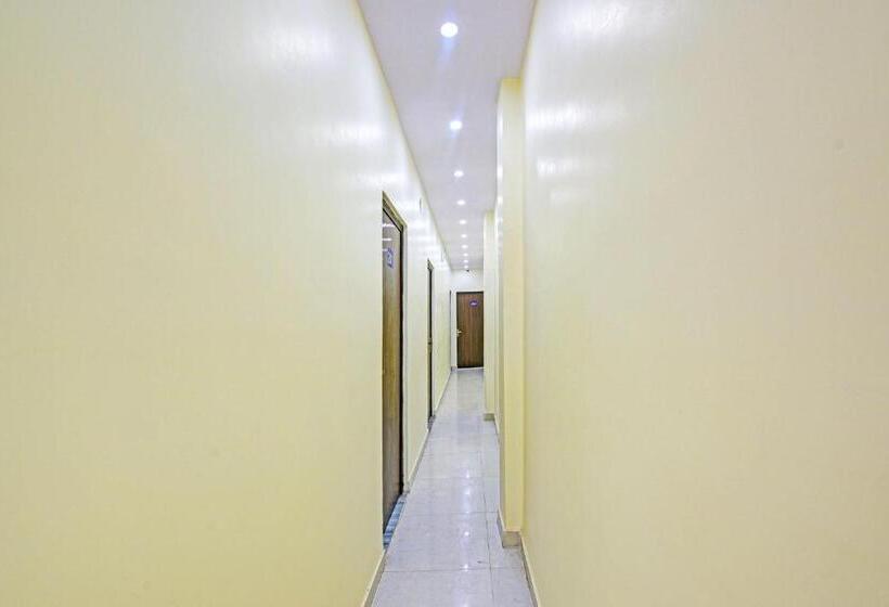 Hotel Oyo Triple Six