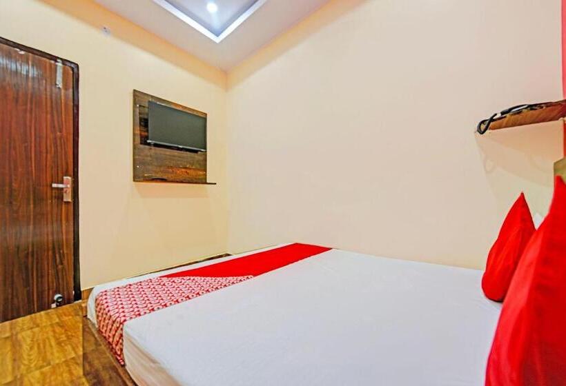 Hotel Oyo Triple Six