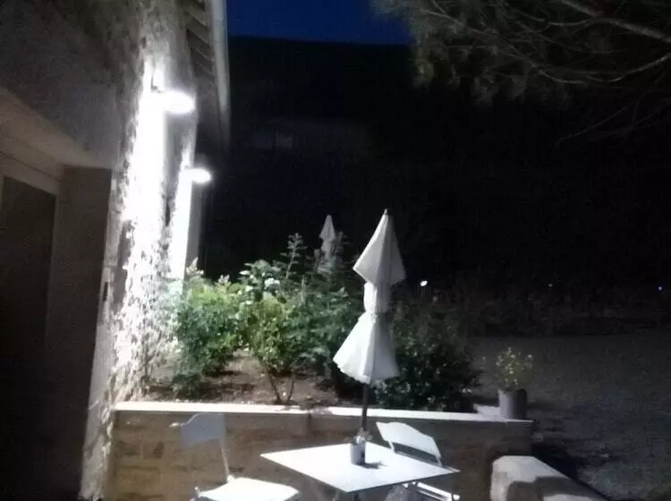 ベッドアンドブレックファースト Bergerie De Lagarrigue