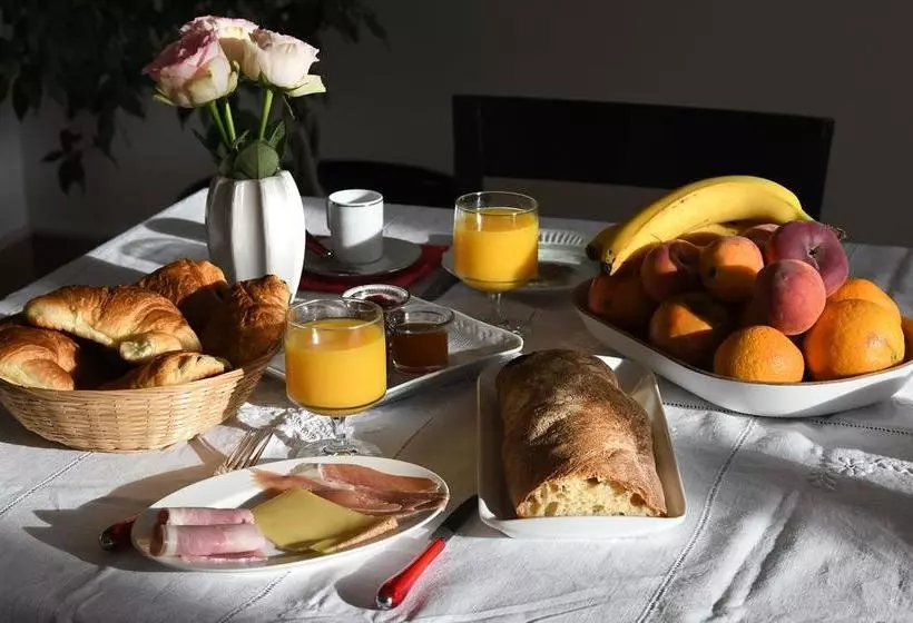 Aamiaismajoitus (B&B) Le Cercle Chambres Climatisées
