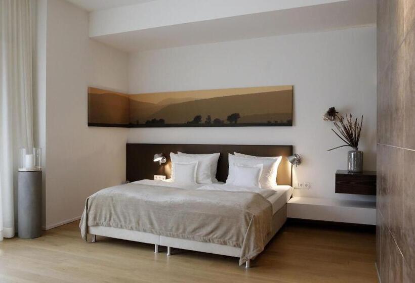 בית מלון כפרי Weinhaus Henninger