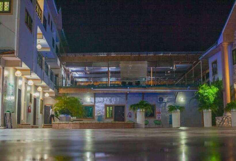 Отель Adwoa Asantewaa Memorial