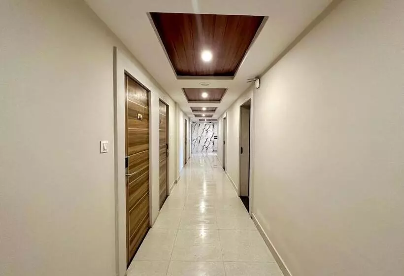 ホテル Avenue Suites Near International Airport Bangalore