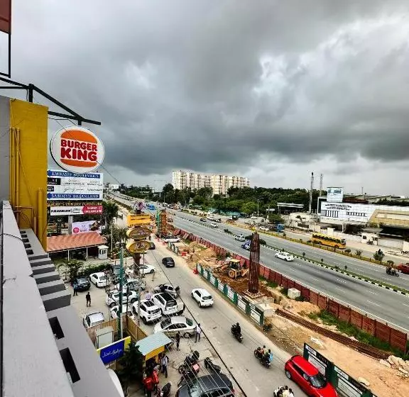 ホテル Avenue Suites Near International Airport Bangalore
