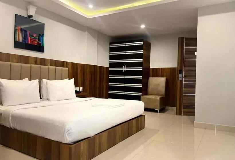 ホテル Avenue Suites Near International Airport Bangalore