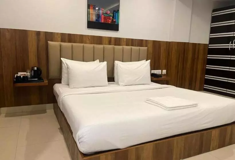ホテル Avenue Suites Near International Airport Bangalore