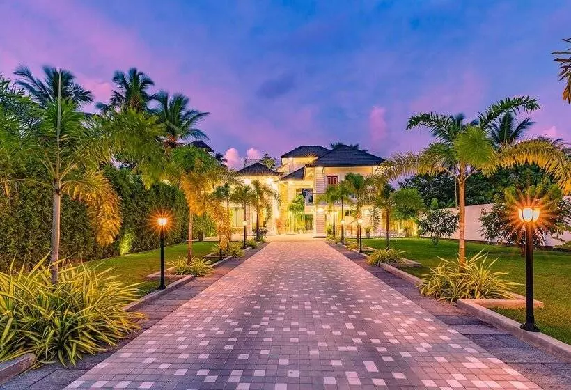 Hotelli The Palace By Ocean