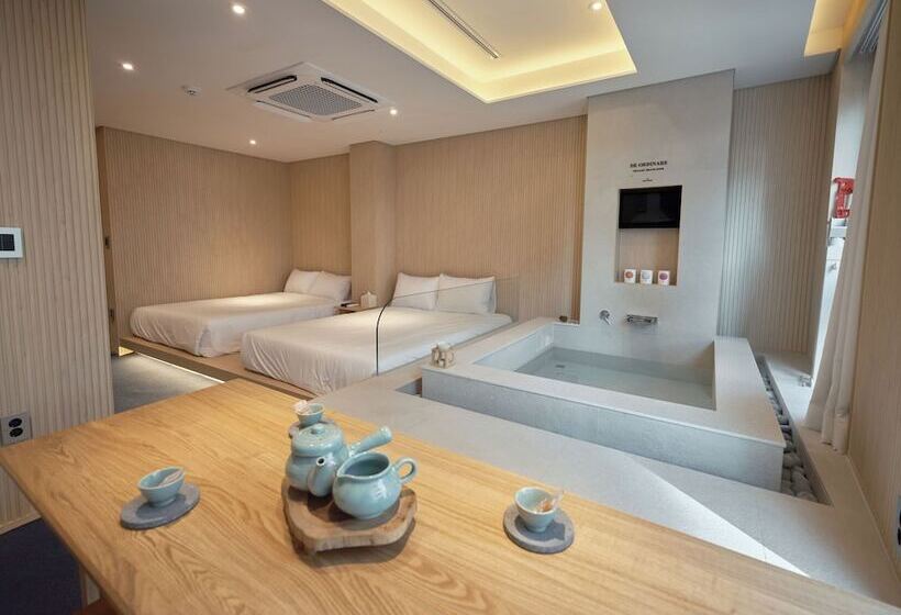 בית מלון כפרי Uh Suite Seoul Square