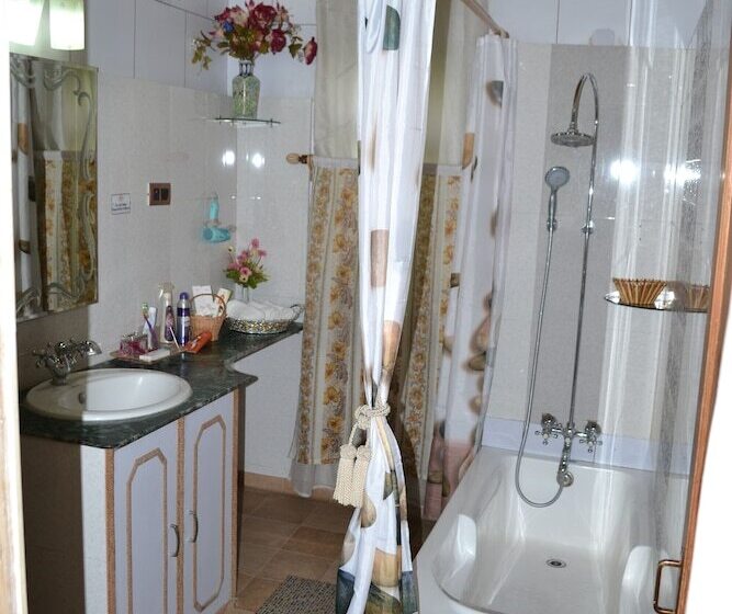 Hotel Wangnoo Worth Houseboats