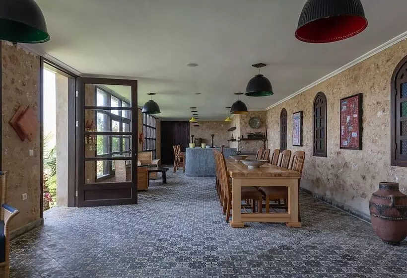 ペンション La Villa Joubert