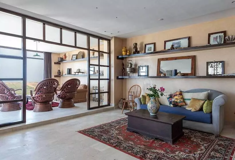 ペンション La Villa Joubert