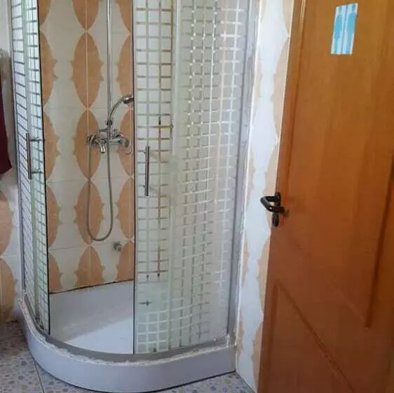 Majatalo Room In Guest Room   Renajoe Exclusive Guesthouse Tema Community 9