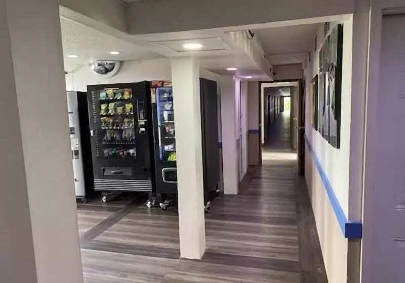 モーテル Americas Express Inn Rocky Mount