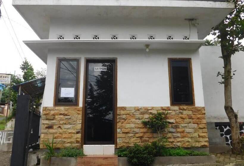 بنسيون Malang Hill Gallery & Homestay