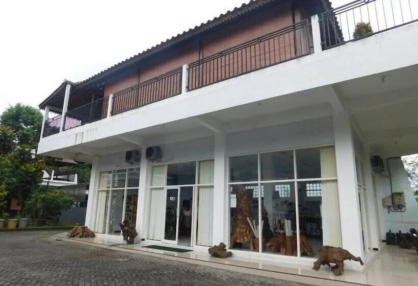 بنسيون Malang Hill Gallery & Homestay