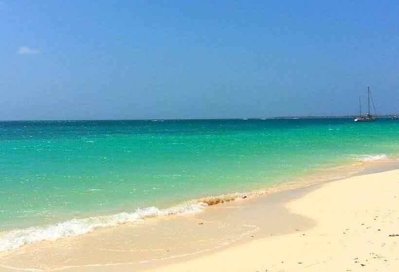 هتل Dorado Eagle Beach