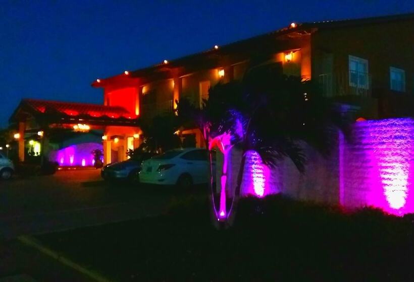 هتل Dorado Eagle Beach