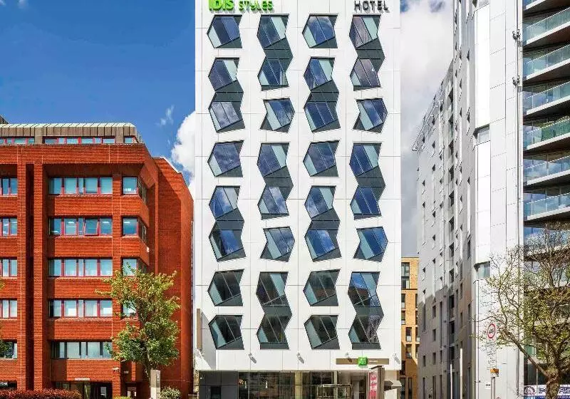 ホテル Ibis Styles London Ealing