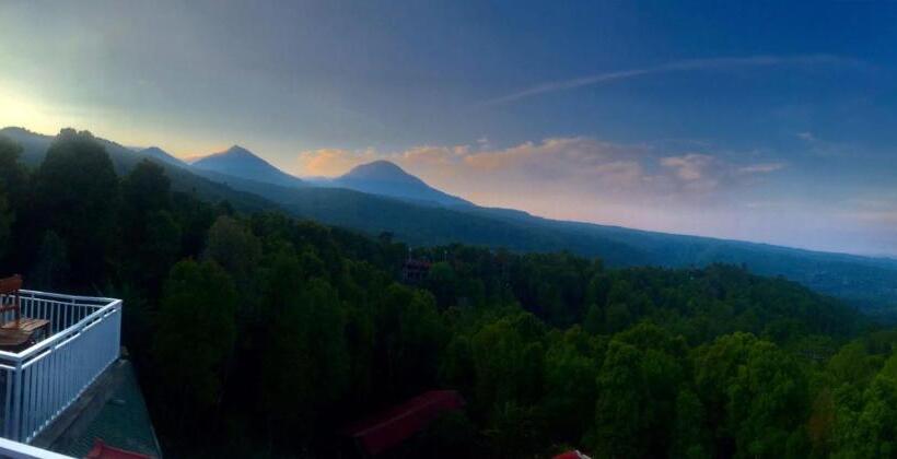 بنسيون Munduk Sena