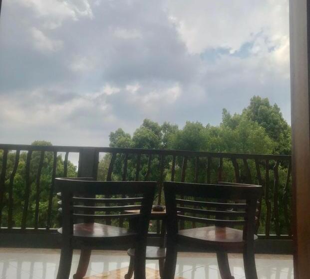 بنسيون Munduk Sena