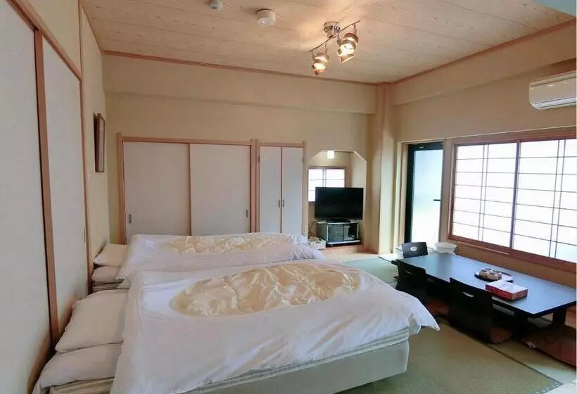 Ryokan Minshuku Inn Shirahama Ekinoyado