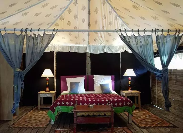 تختخواب و صبحانه Palika Lodge