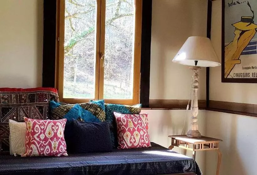 تختخواب و صبحانه Palika Lodge