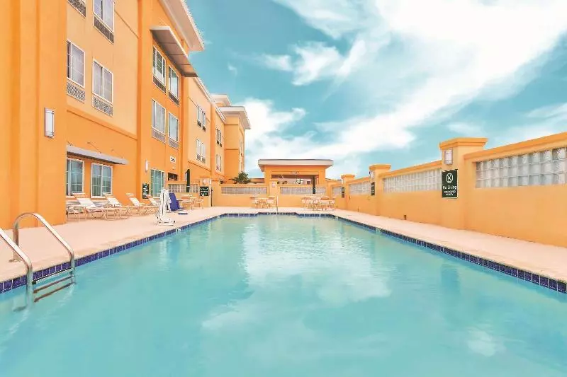 ホテル La Quinta By Wyndham Cotulla
