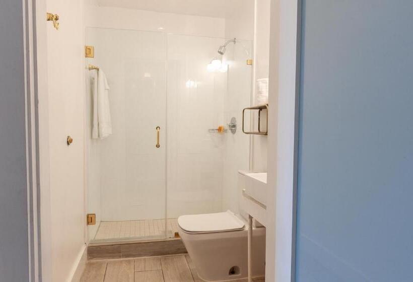 Oceanside Hotel And Suites