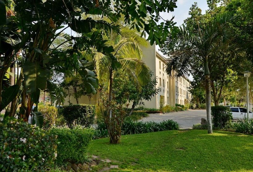 בית מלון כפרי Road Lodge Mbombela