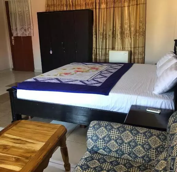 Pemicsa Hotel Accra