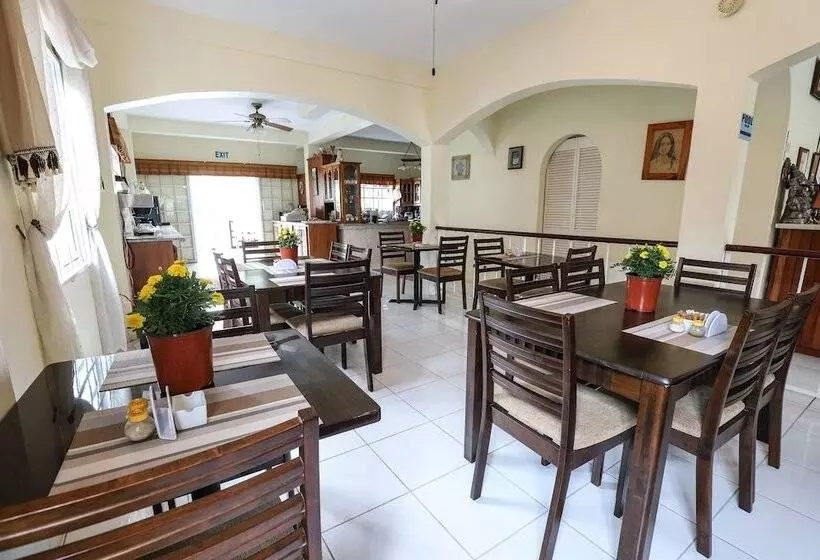 پانسیون Airport Inn