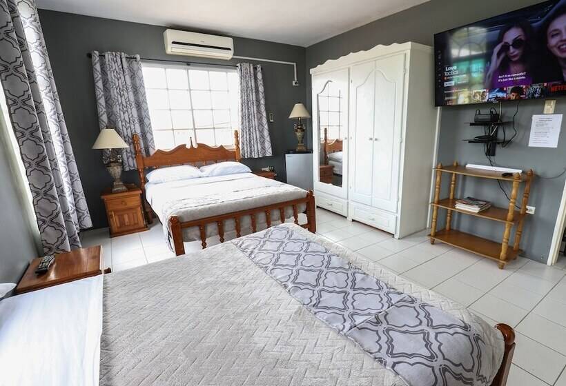 پانسیون Airport Inn