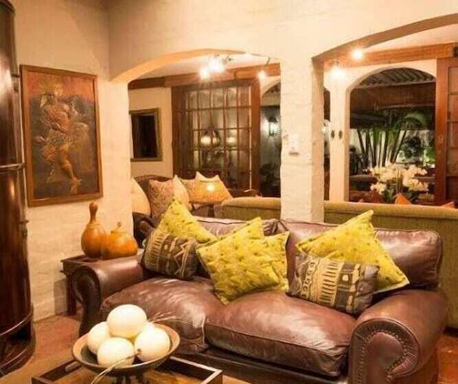 פנסיון Five Burnham Guest House