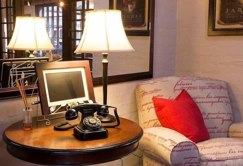 פנסיון Five Burnham Guest House