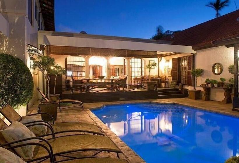 פנסיון Five Burnham Guest House