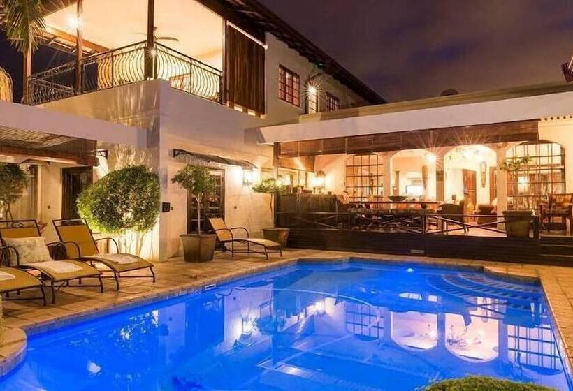 פנסיון Five Burnham Guest House