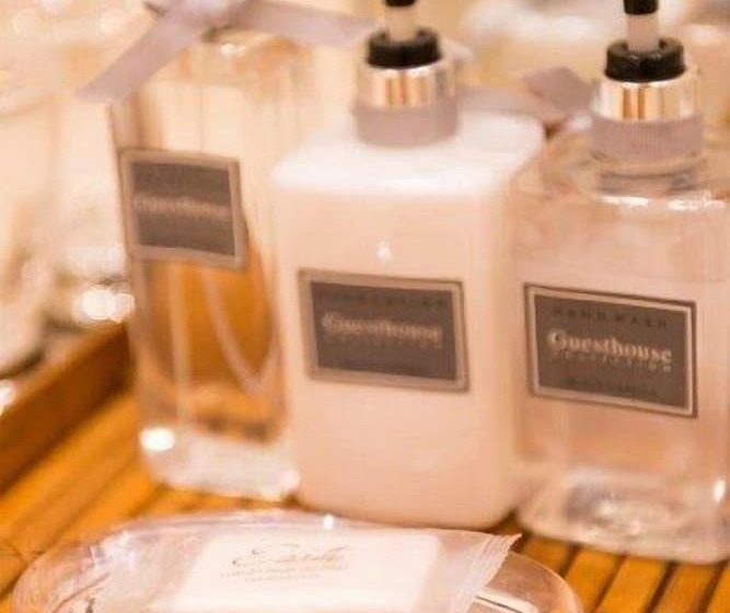 פנסיון Five Burnham Guest House