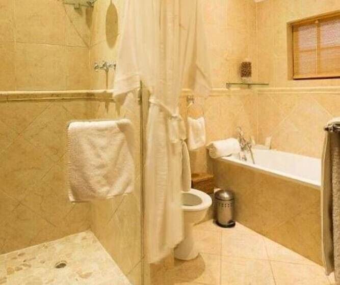 פנסיון Five Burnham Guest House