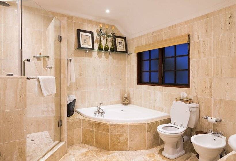 פנסיון Five Burnham Guest House