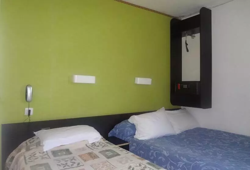 Rev Hotel Coignières