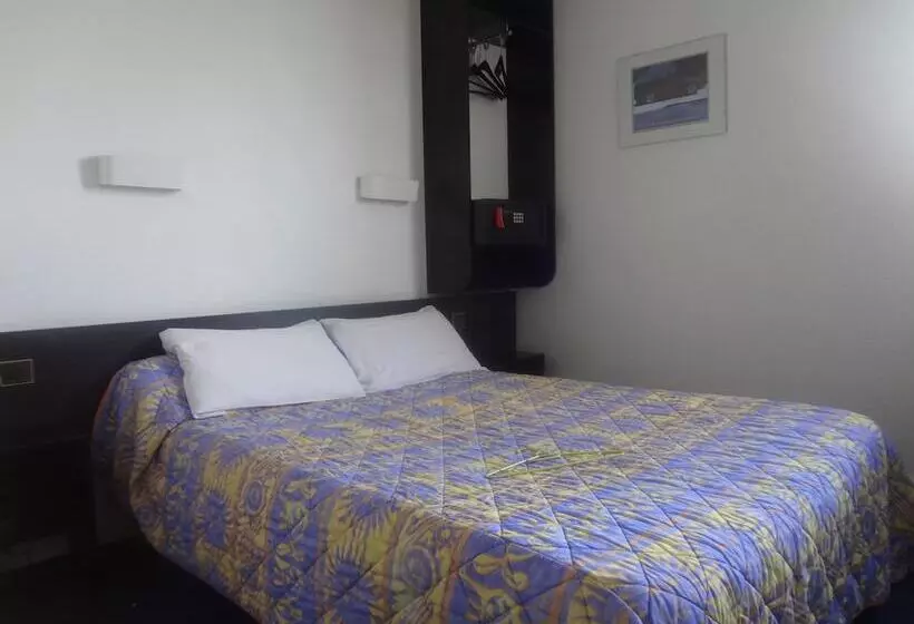 Rev Hotel Coignières