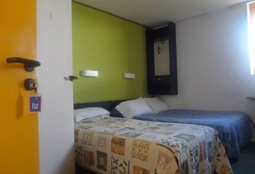 Rev Hotel Coignières