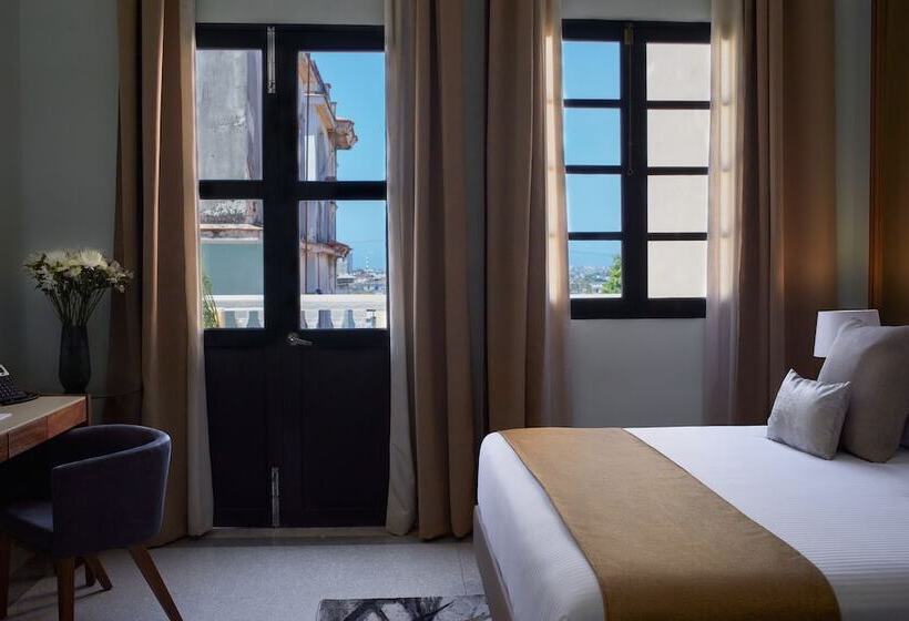 هتل Voya Boutique