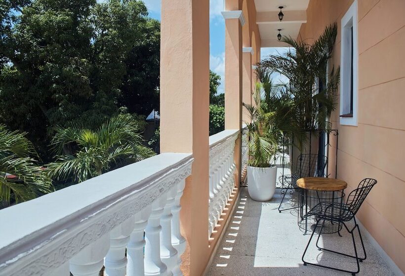 هتل Voya Boutique