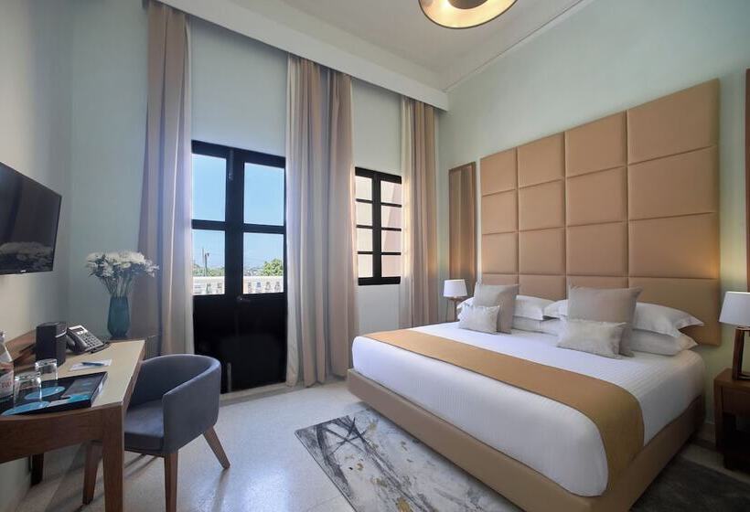 هتل Voya Boutique