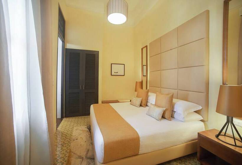 هتل Voya Boutique