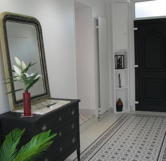 تختخواب و صبحانه Au Jardin De L éventail