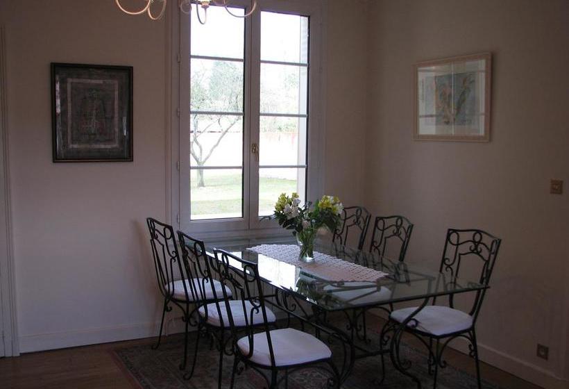 تختخواب و صبحانه Au Jardin De L éventail